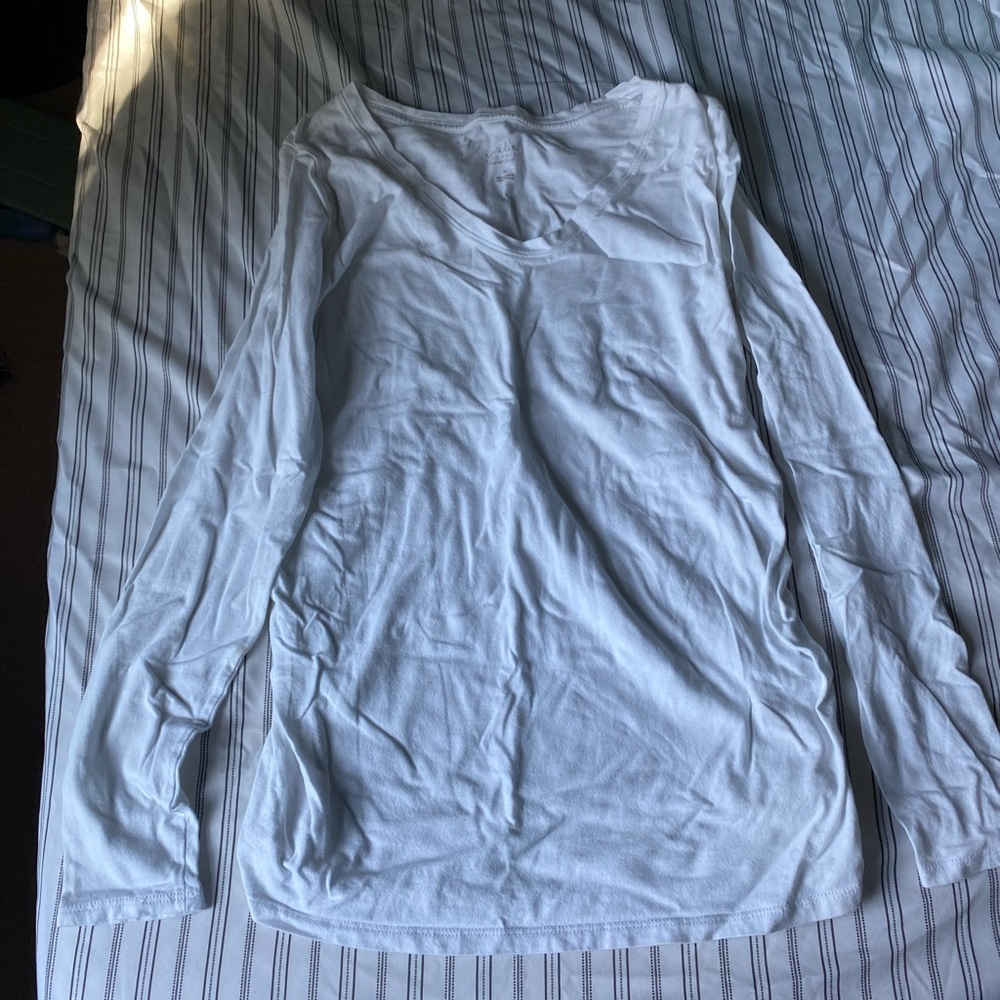 Log. Sleeved white maternity tshirt